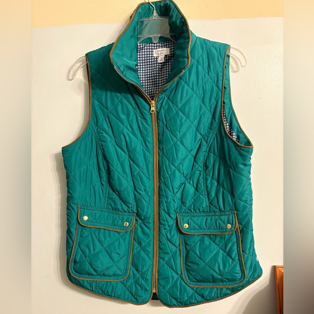Crown & Ivy quilted vest, Size M, Green